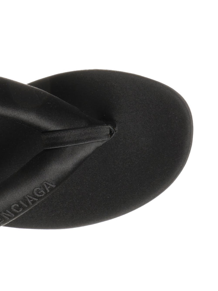 Balenciaga Gaeta Flip-Flops Sandals - Black | a37051911b766865327aeb21e69d1ccc712395e7