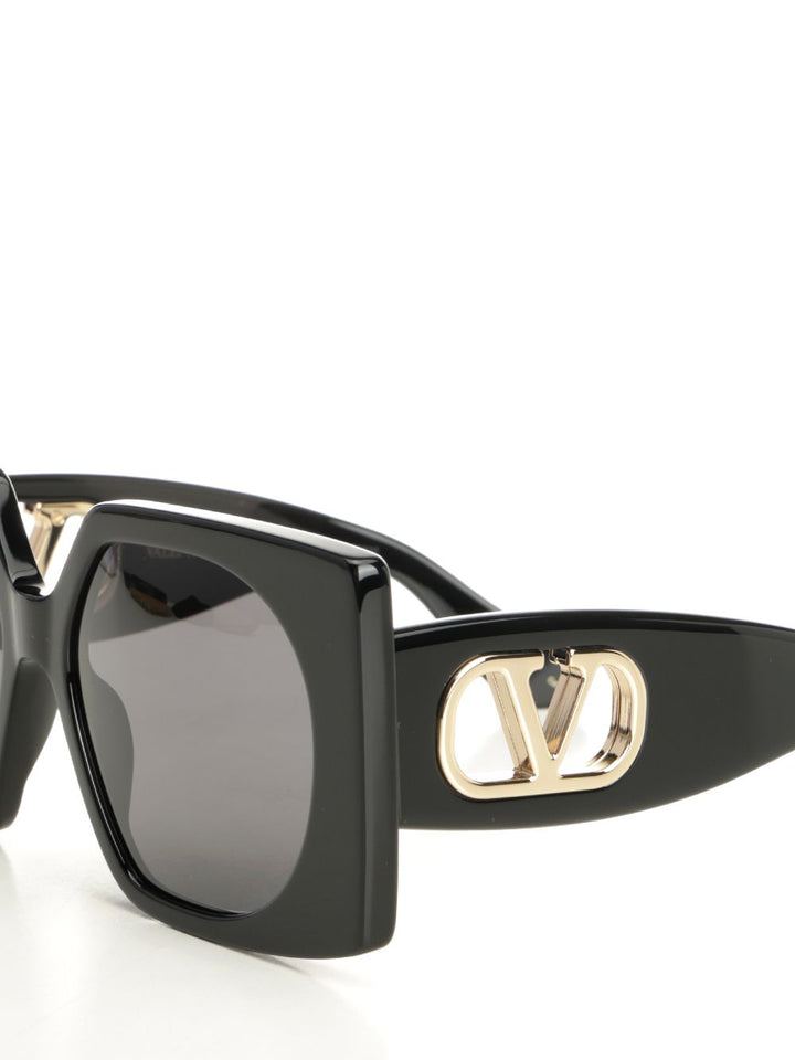 Valentino Garavani Square Sun Glasses - Black | b50f4e0a748c72f4a9d142505f75033a476b6d92
