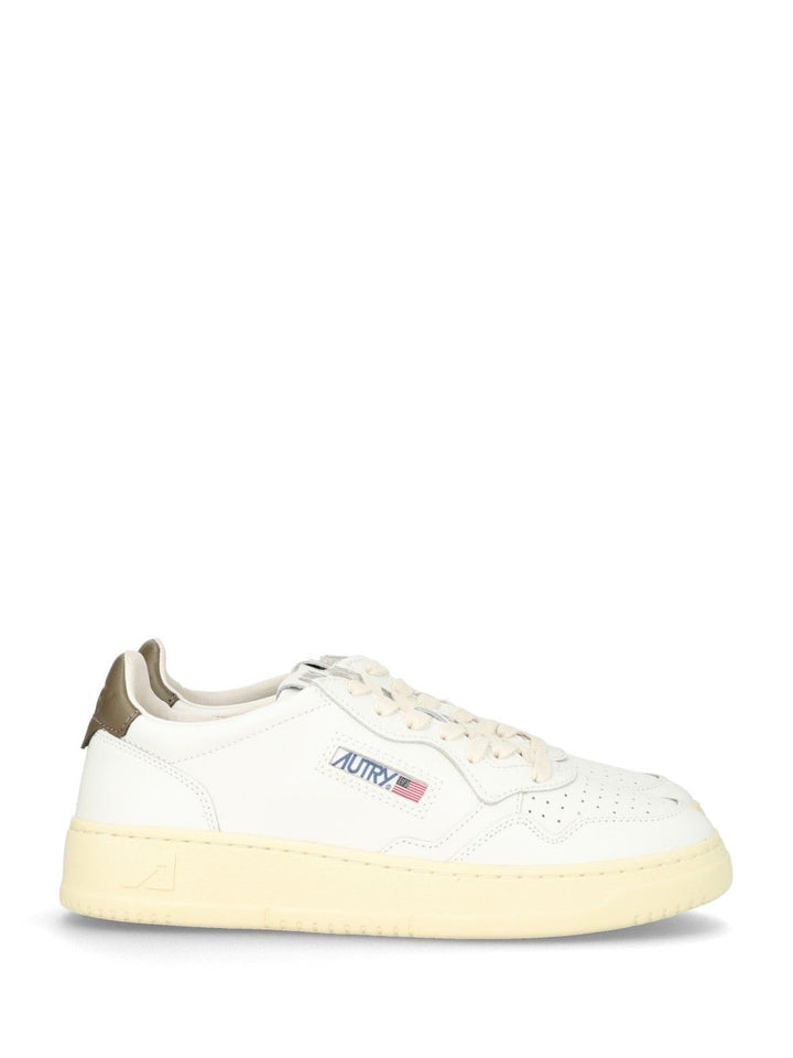 Autry  Medalist Low Sneakers - White | b3b3706f110f70fb4b6dc7cf985e7506929f0325