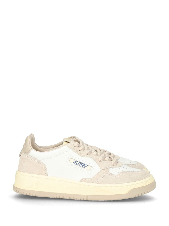 Autry  Medalist Low Sneakers - White | bface749a3b8e920f43de130d44b77bd7d0957df
