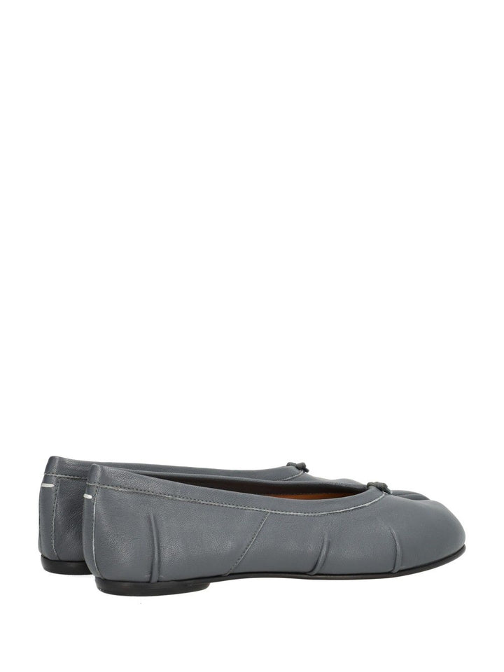 Maison Margiela Tabi Ballet Flats Scarpe basse - Grey | 6410d5d8b1cde3fd97817714511819f5f5ae3924