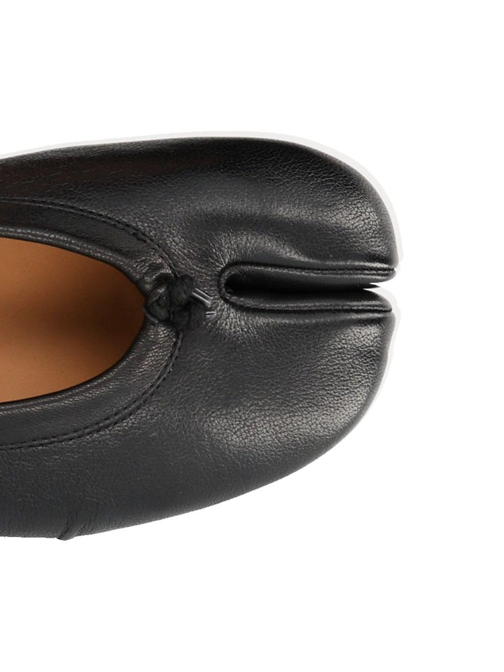 Maison Margiela Tabi Ballet Flats Scarpe basse - Black | 9d273de034f636e2f4b2177dd199f65443660be7