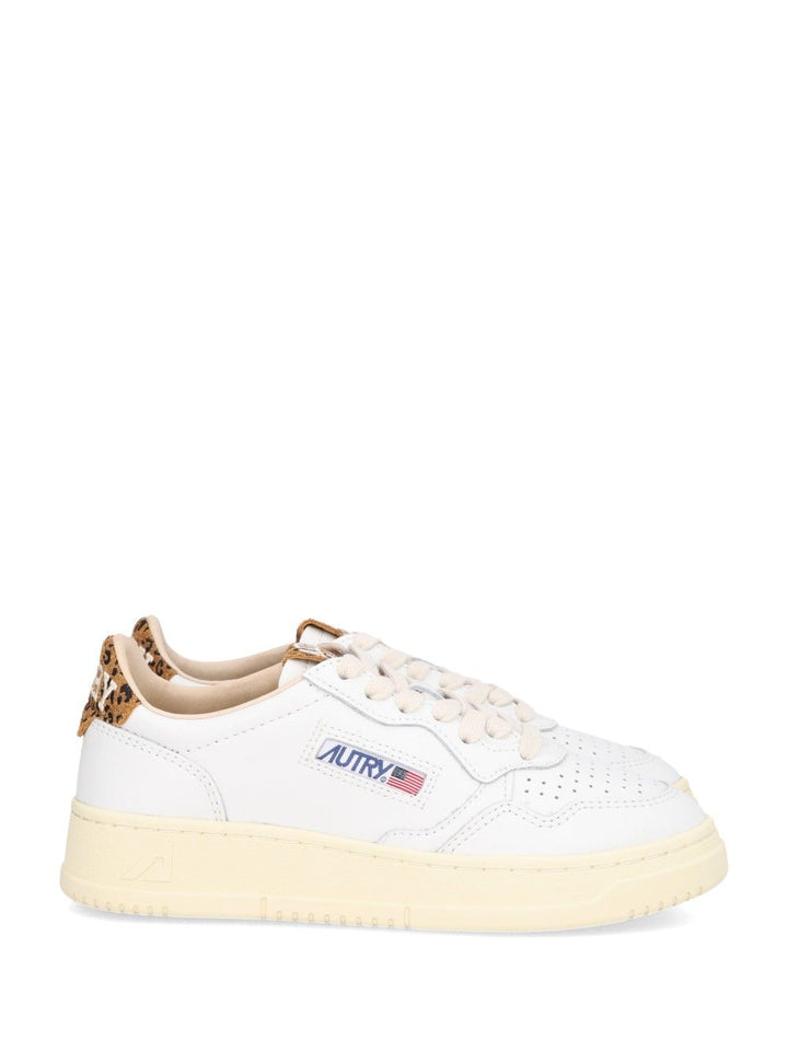 Autry  Medalist Low Sneakers - White | 19aaaf31b39c6bafecb57b523e804f6d9ed416cd