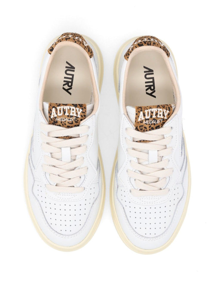 Autry  Medalist Low Sneakers - White | 64679a8362bcf0e7e1c2f5c4cefe214764bf4772