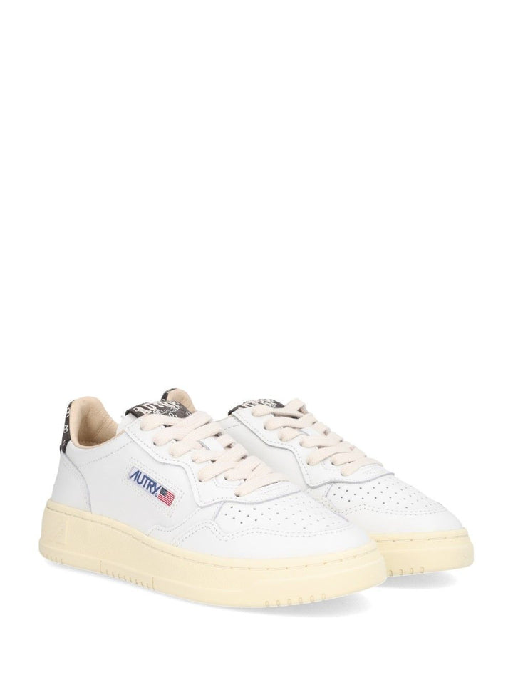 Autry  Medalist Low Sneakers - White | 5ade74889091946aafda46248c907b6e8d501459