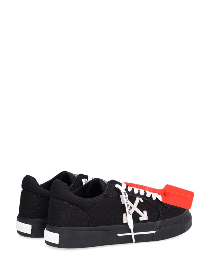 Off-White Vulcanized Low Sneakers - Black | 6cc9746f2a0455e4b79072576e4076e74626863e
