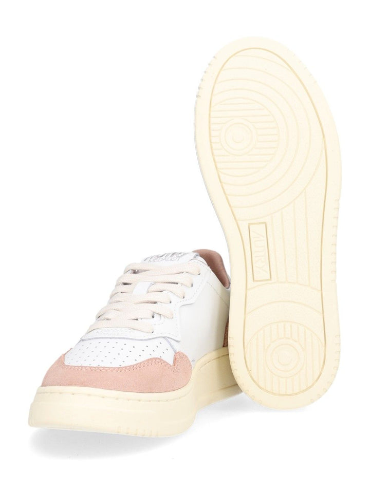 Autry  Medalist Low Sneakers - White | 903585350c2d00a6a66b1c3ae50a82c51671b532