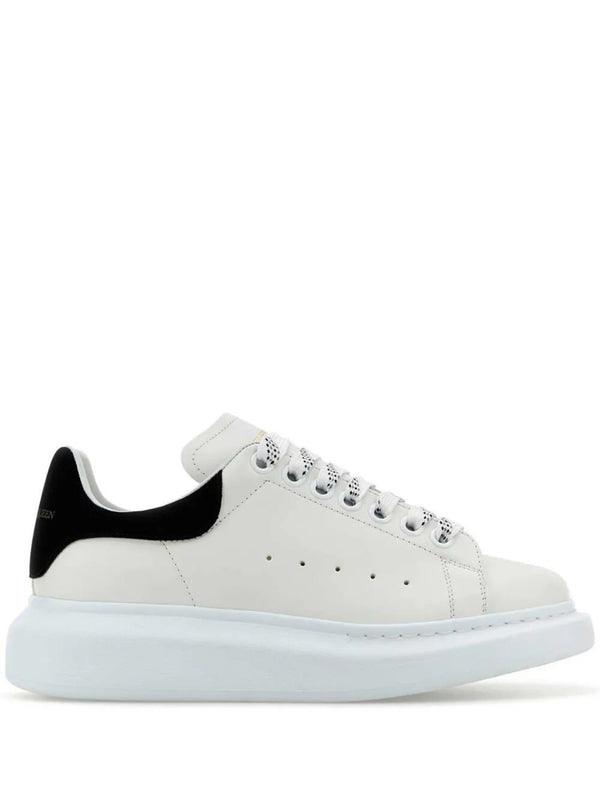 Oversized Sneakers In White/Black
