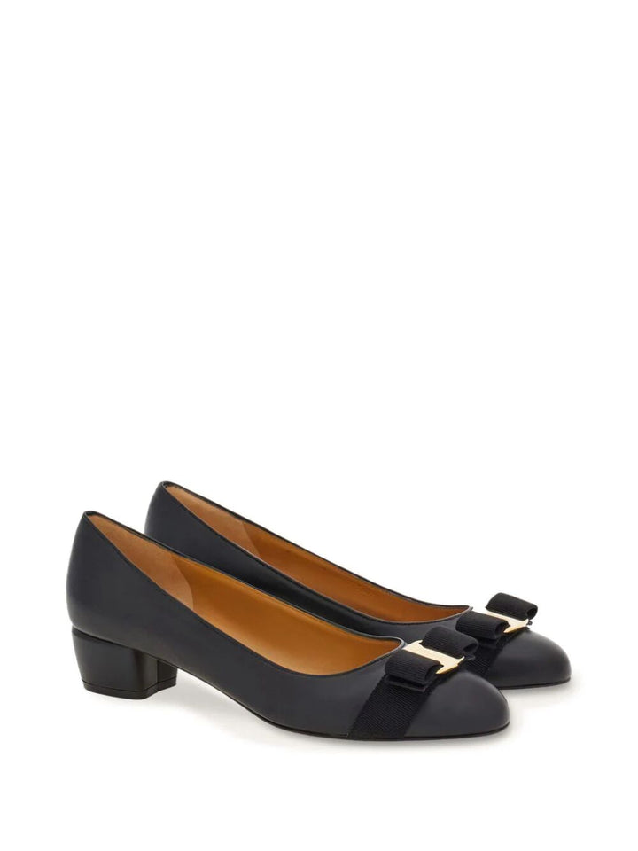 Ferragamo Pumps - Black | 824c17d66305ffc133ddbd8348f3cefbd9858f97