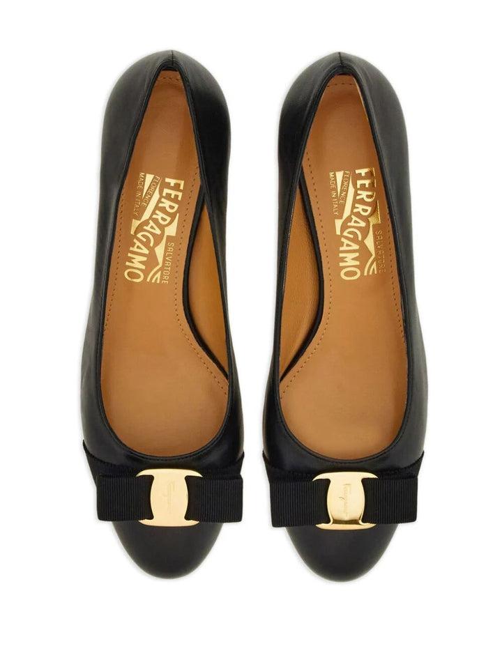 Ferragamo Pumps - Black | cf83ccf073cc0cc6c87990cad0e07f662d1f7b2a