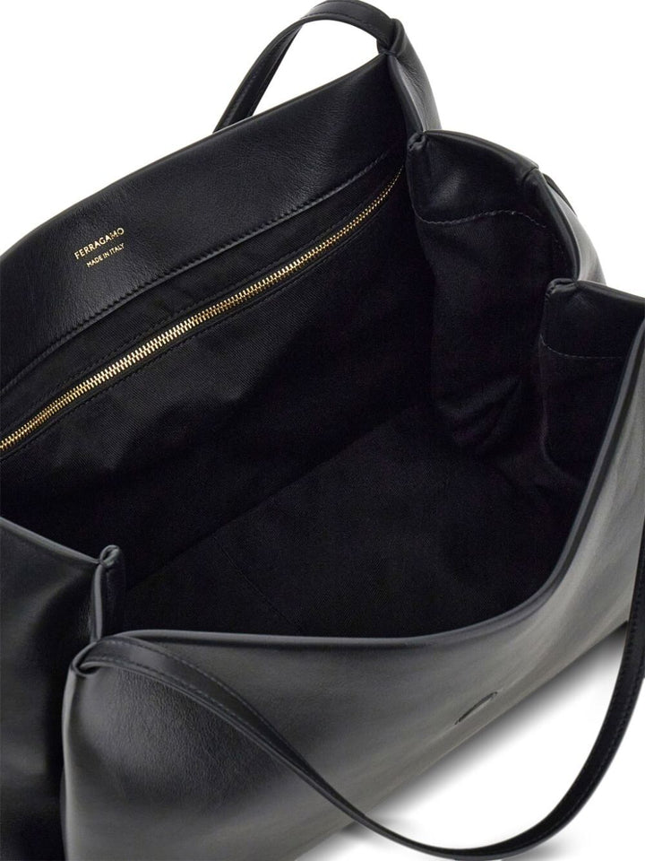 Ferragamo Shoulder Bags - Black | 57c564054c0ef11feeadf5b39a994decadf96ac2