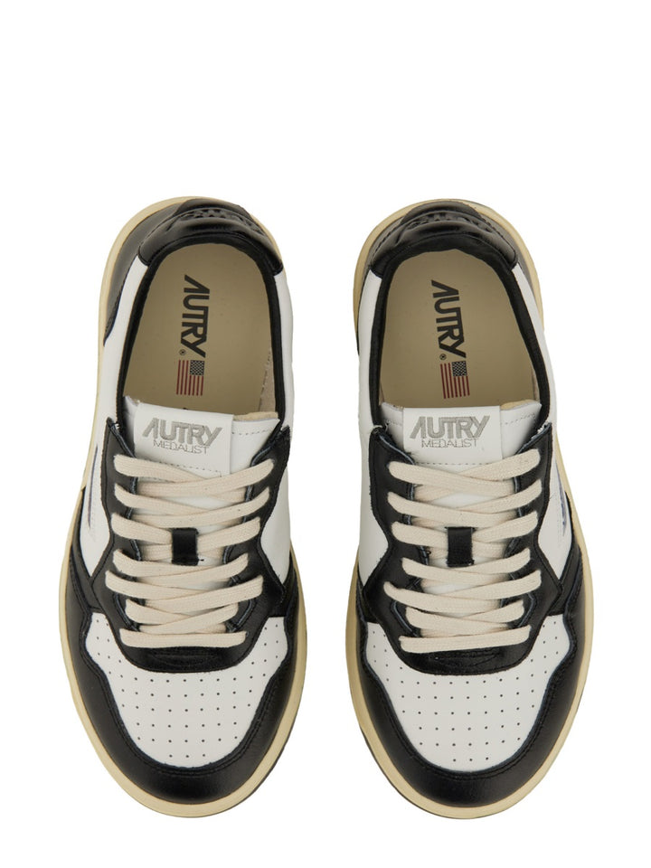 Autry Sneakers - Black | 4166024dfdc6078a7b5dc084fcf0e177447fdc40
