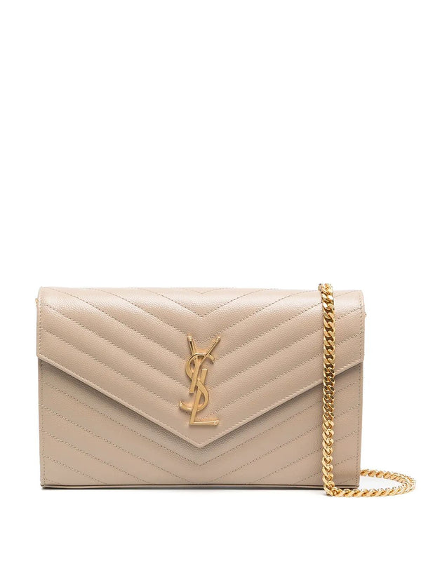Pochette con cadena Cassandre clásica de piel graneada