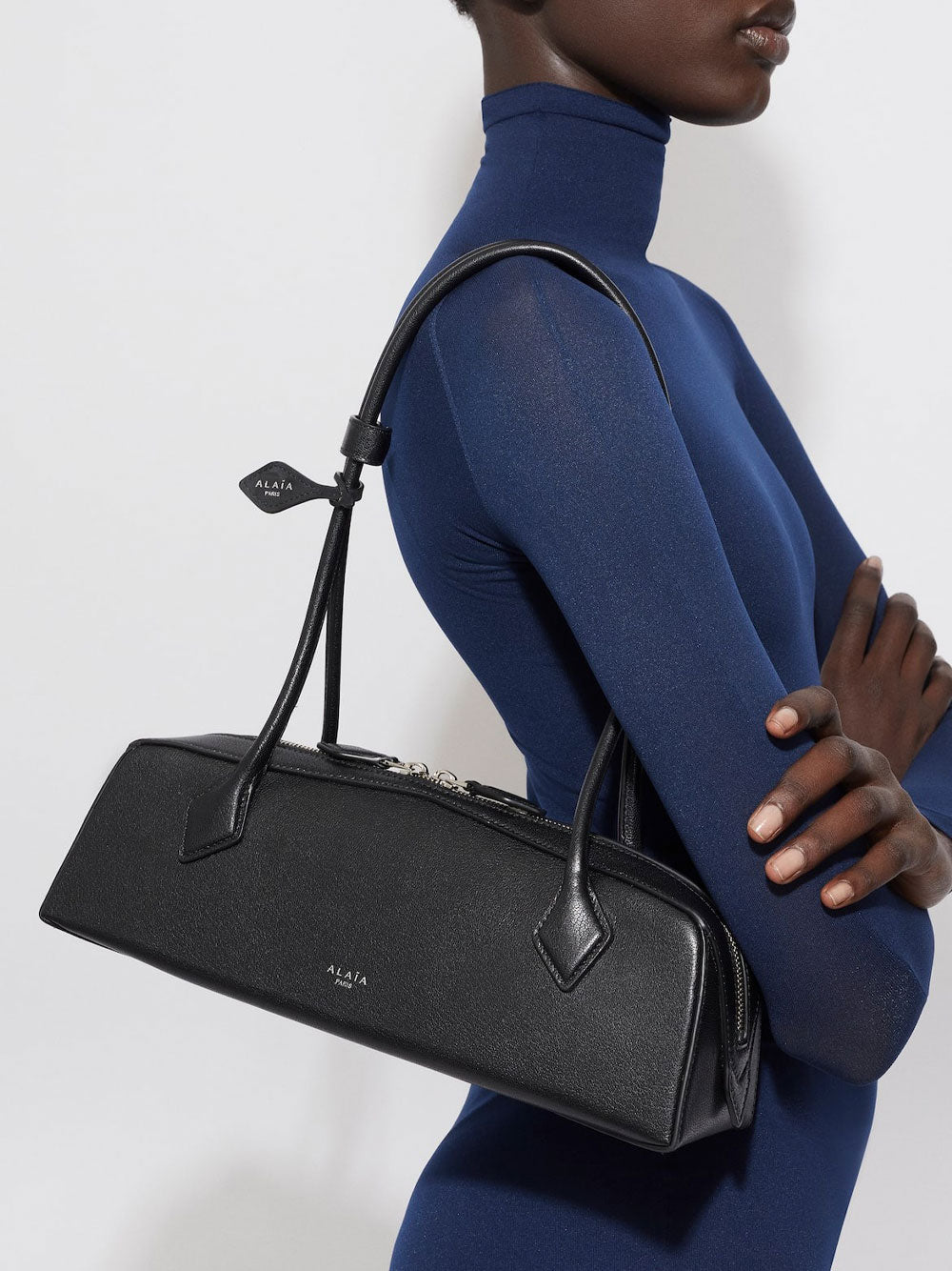 AlaÏA Shoulder Bags - Black | 5b0150176775f160907b616e4438e8a0e5d0b865