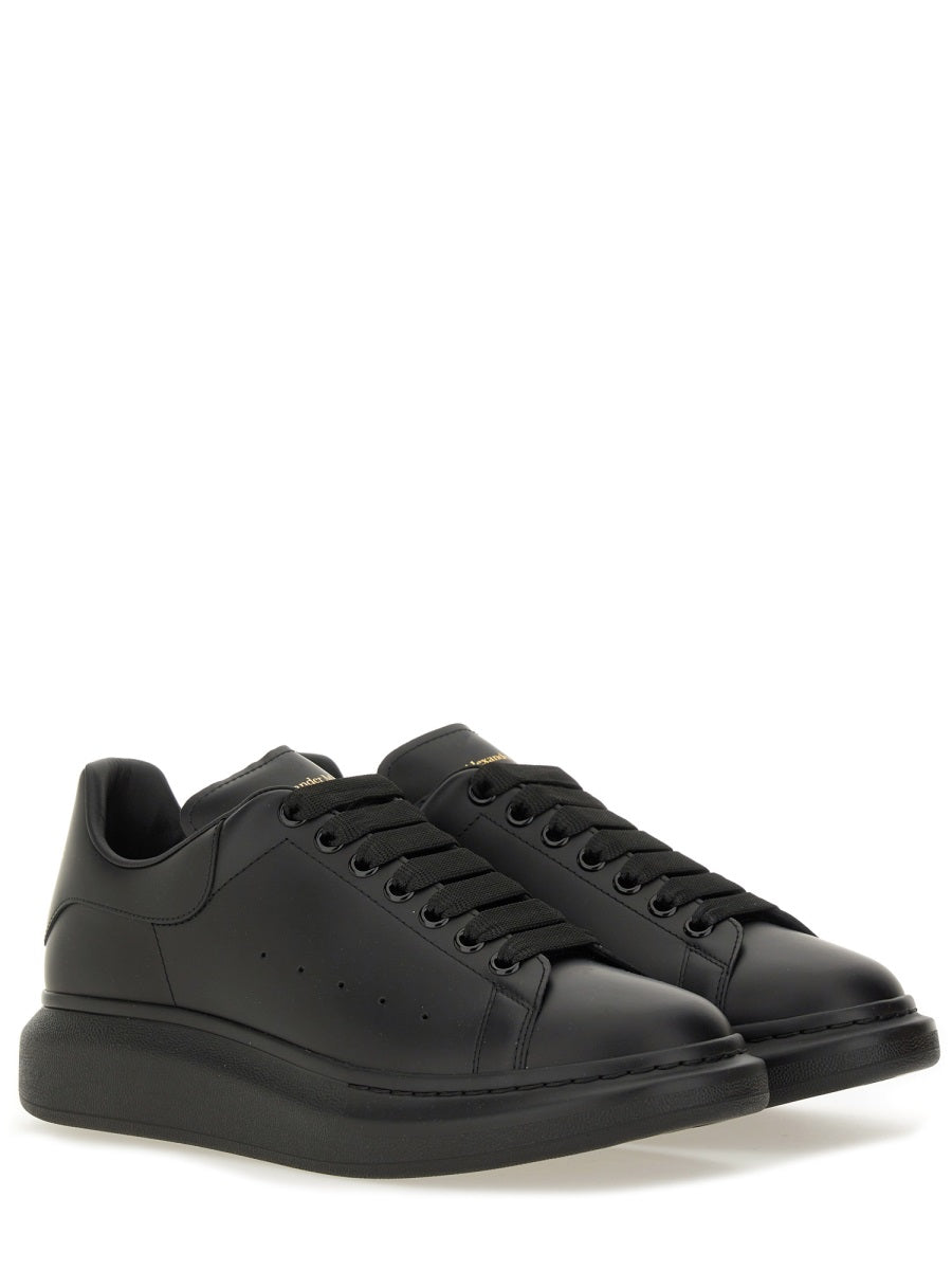 Alexander Mcqueen Sneakers - Black | 3fa2a256ae39799cf9f9b4acd00d56878d3a9388
