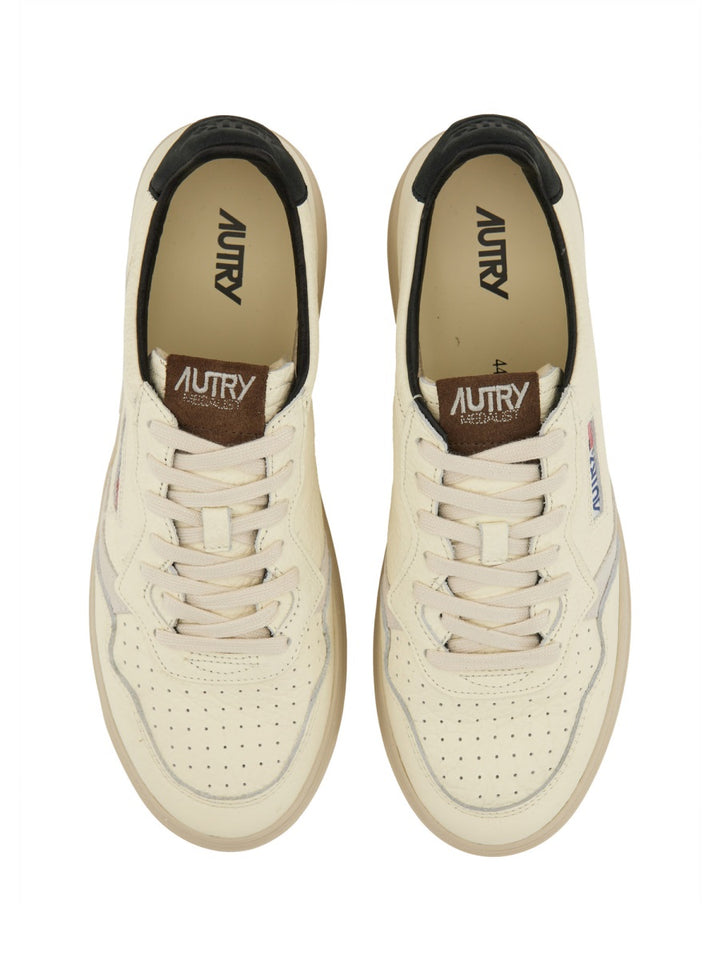 Autry Sneakers - White | a93561608e90b130bb4f53cff936270066cac40b
