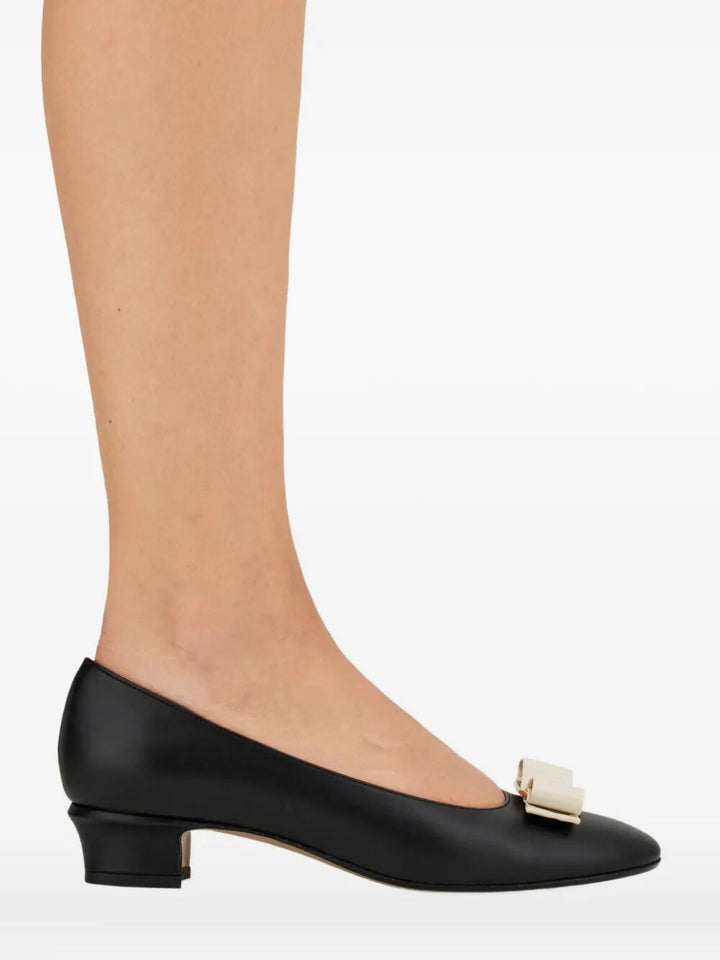 Ferragamo Pumps - Black | 7e8463fd63b71693290541405abf5507174efe44