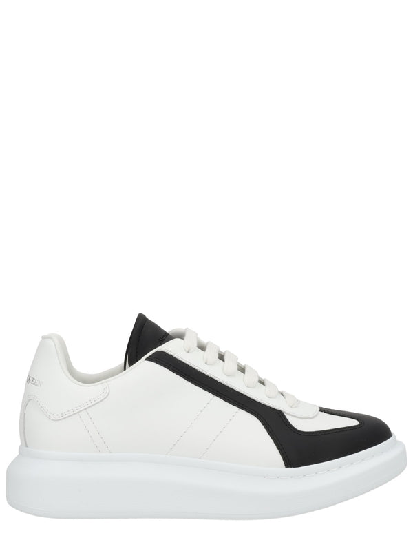 "Oversize" Sneaker