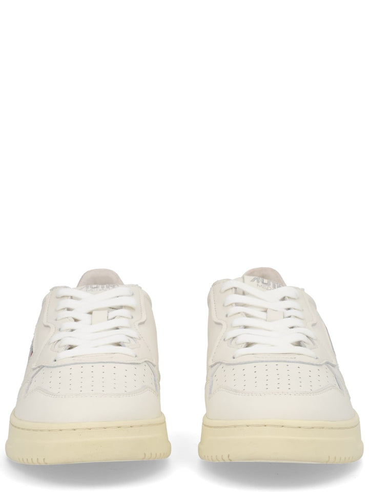 Autry Sneakers - White | b01e93a5ca4237dca5463d7e81a97e93a73bf28d