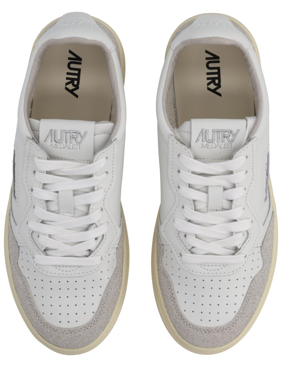 Autry Sneakers - White | a245afdc9c3e529b89ac26ca02078238fbaa88cd