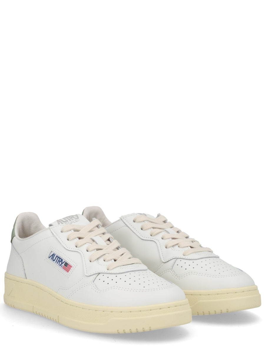 Autry Sneakers - White | c3b0c2639e8449aabf49c7951eb5eb3d02cb3d73