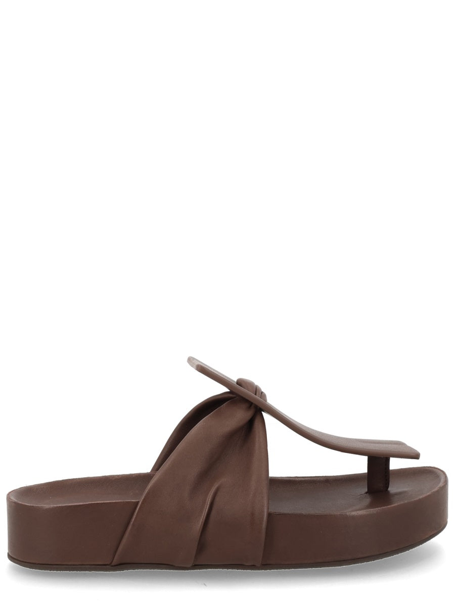 Uma Wang Sandals - Brown | 891934fd66b450d600d46cc4359673cf593761c5