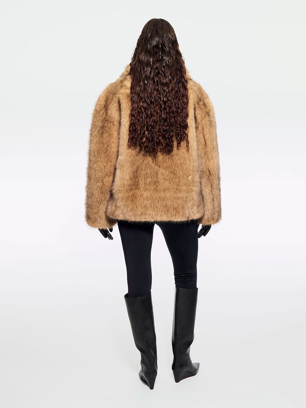 Stand Studio Pellicce - Nude & Neutrals | d4480456b91ae1c072b5044a332bf0047e7f3a88