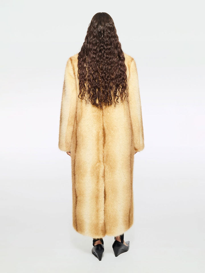 Stand Studio Pellicce - Red | 7d38b9f08b3e842a8939e7c788bad89c9c9f63a1