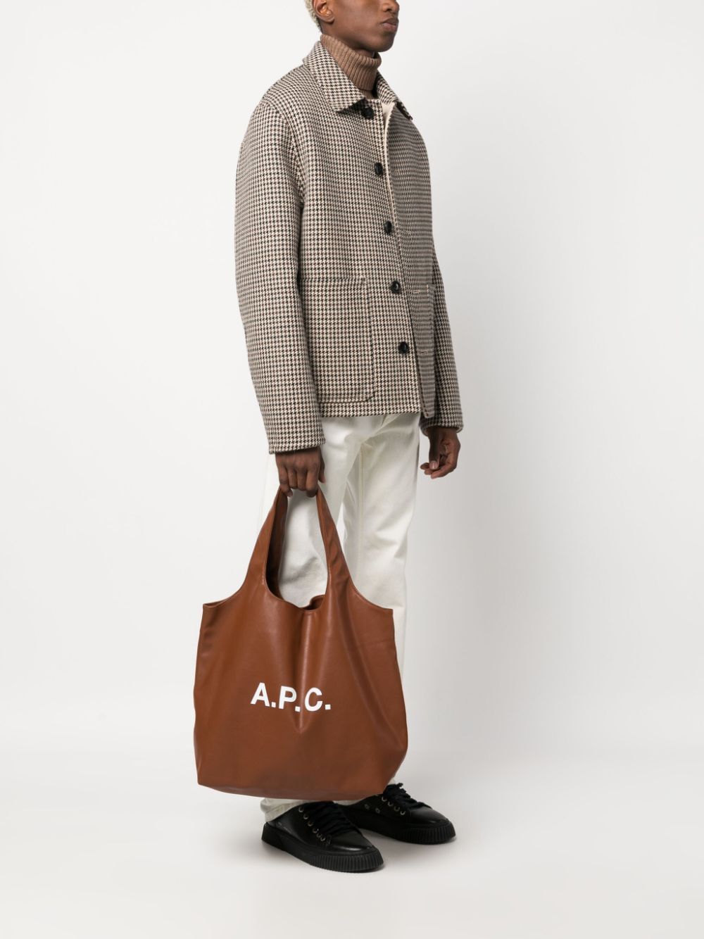 A.P.C. Totes - Brown | af4655ca3da7755d16a586d03e0e11683f11fd67
