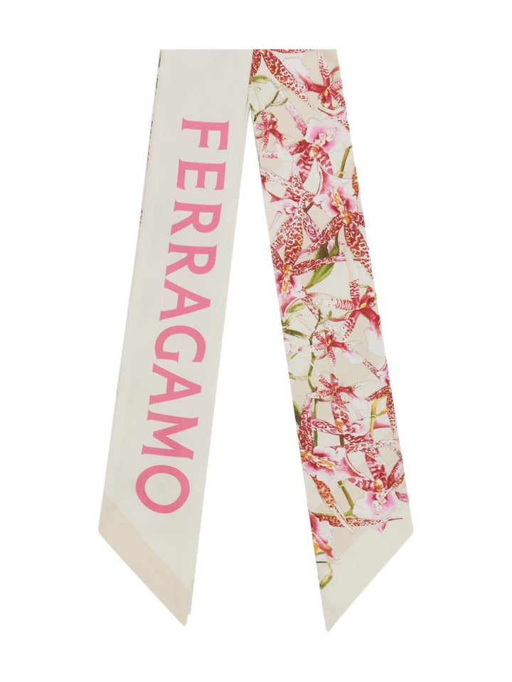 Ferragamo Scarfs - Chiari e Naturali | 9318b9981720a5bc37e360739320d28bfe8291fe
