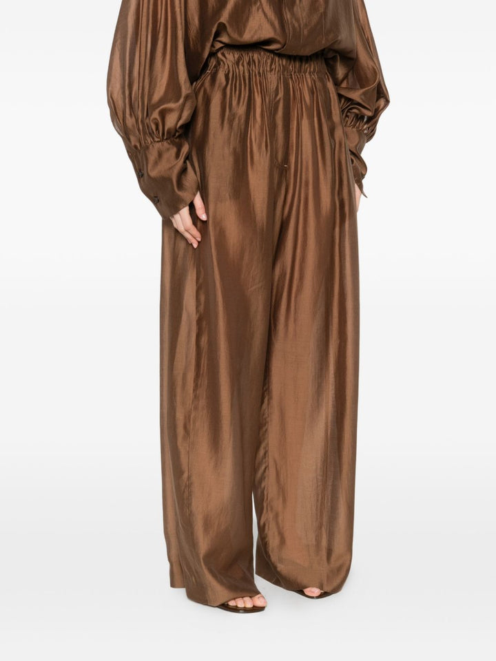 The Latest Trousers - Brown | d909b049baaef4e83a617e74478f58e5ace1bc37