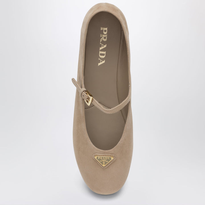 Prada Apparel & Accessories - Beige | ff0ae0efce5a393bdba7bc29ec33f76d1729e213
