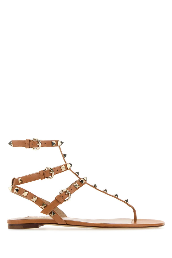 Camel leather Rockstud thong sandals