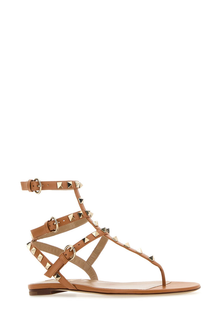 Camel leather Rockstud thong sandals