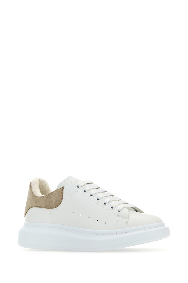 White leather sneakers with beige suede heel