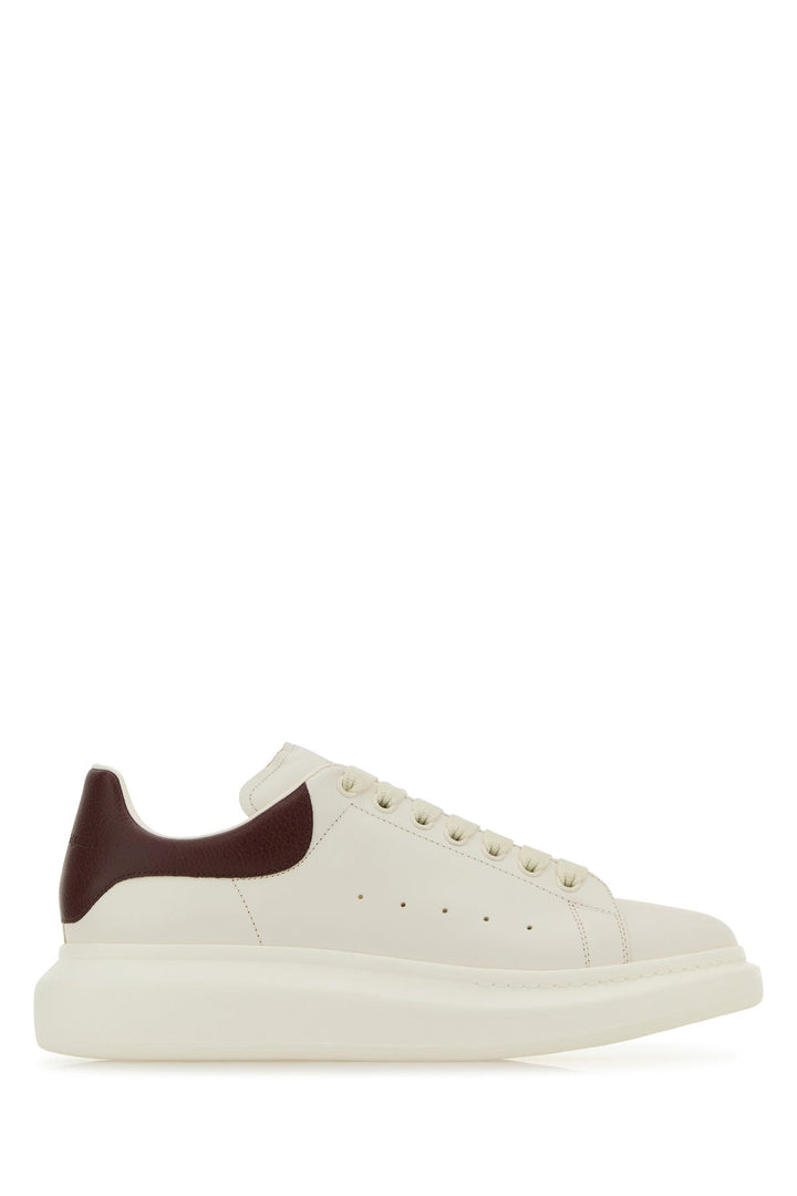 White leather sneakers with burgundy leather heel