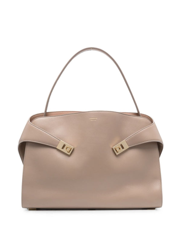 Hug Medium Leather Shoulder Bag