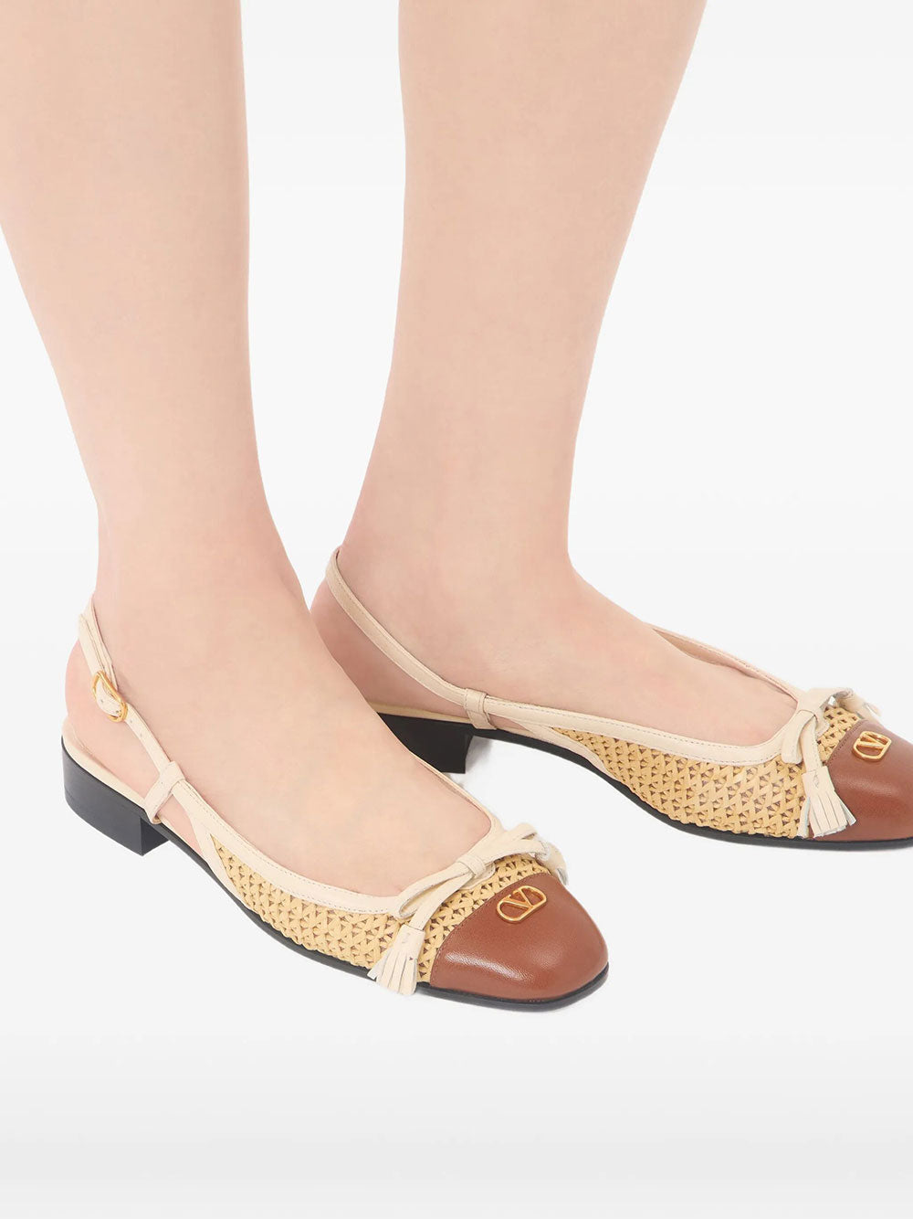 Valentino Garavani Ballerinas - Nude & Neutrals | 9dec8574c28f9354e4e6635f493dd096b1e04a2b