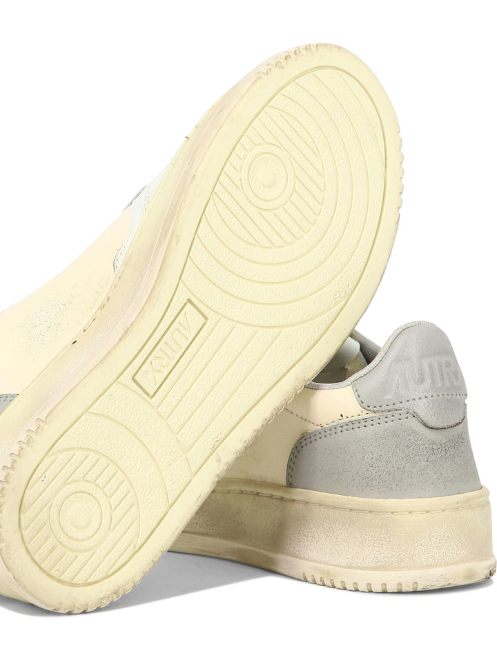 Super Vintage Sneakers & Slip-On Beige