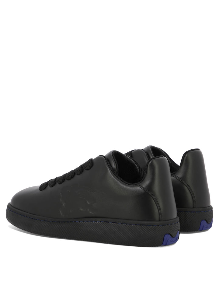 Box Sneakers & Slip-On Black