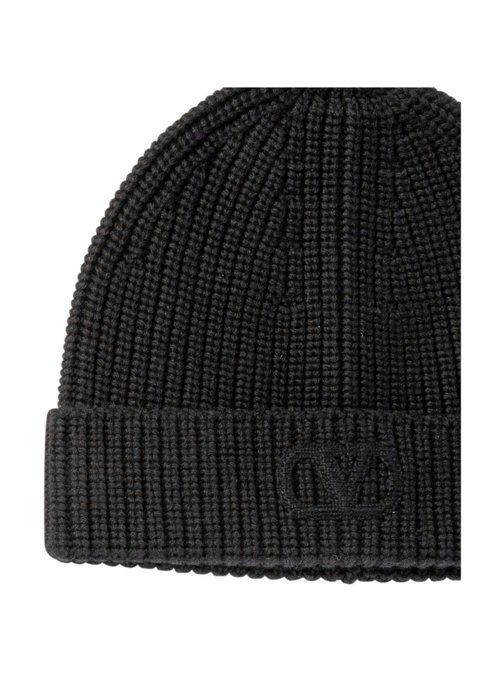 V Logo Signature Hats Black