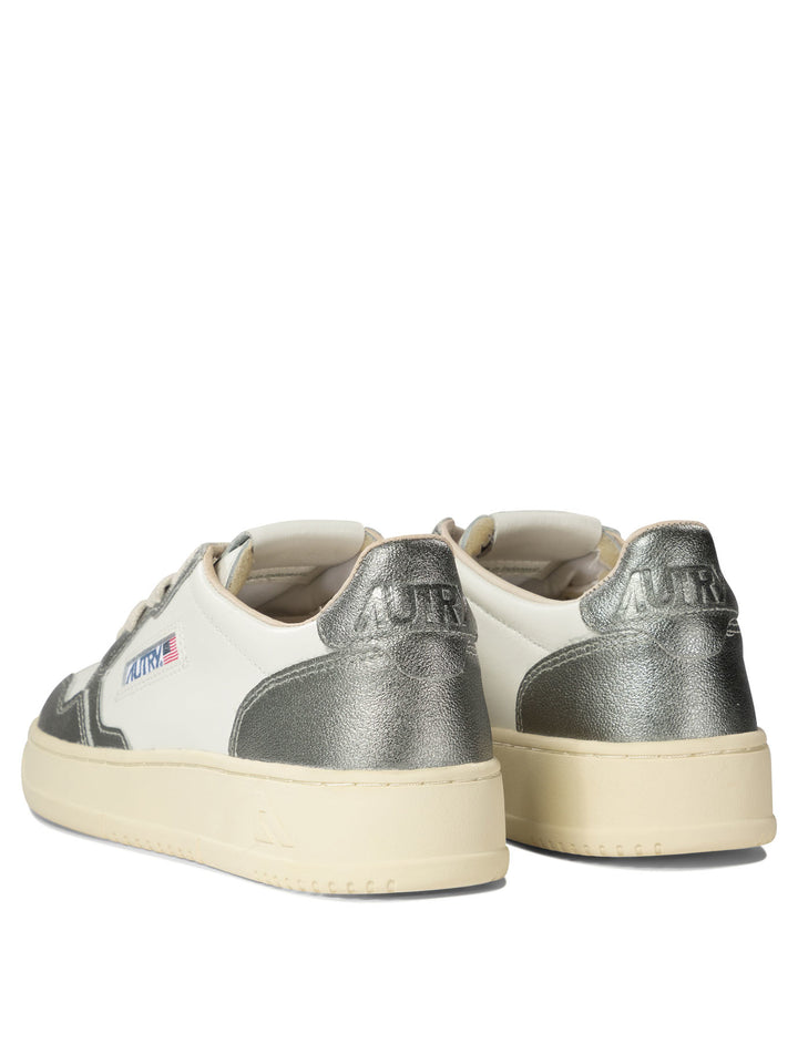 Medalist Sneakers & Slip-On White