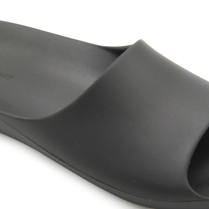 The Row Flat Shoes Black