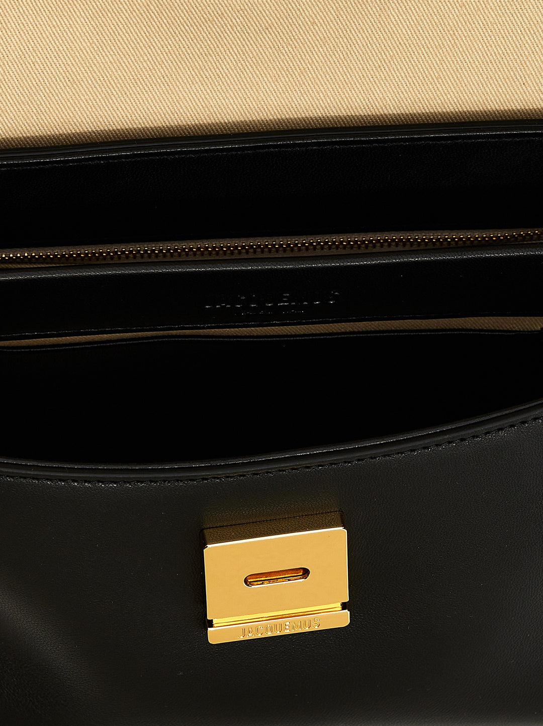 Il Rond Carré Shoulder Bags Black