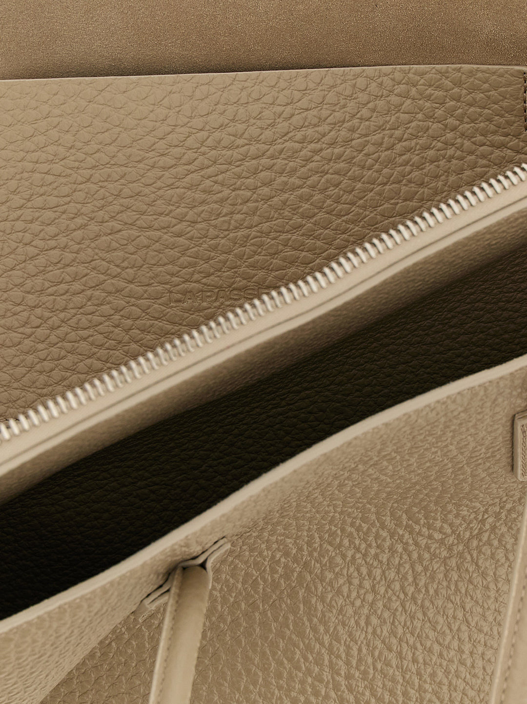 The Attico La Passeggiata Medium Shoulder Bags - Beige | c9ee1521bb55c53ace9812962bc83e6db1f2d046
