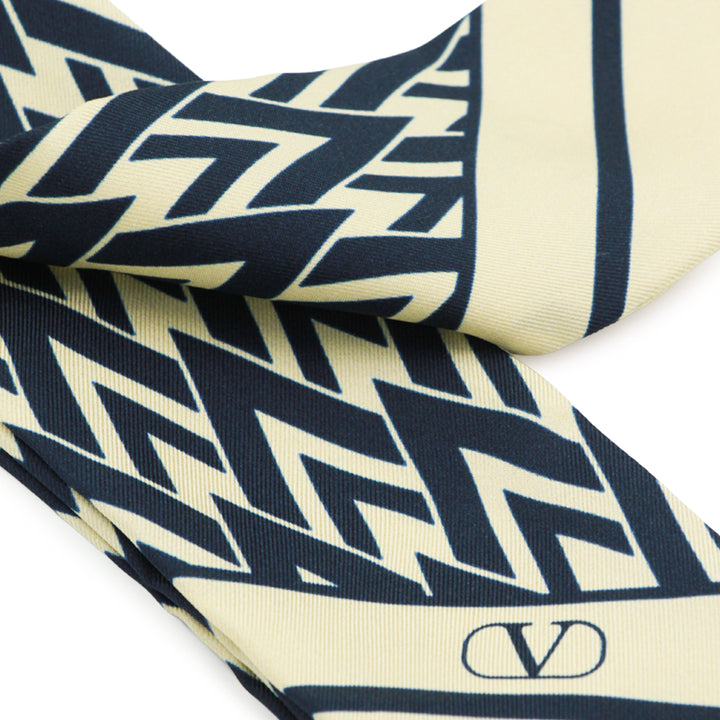 Valentino Garavani Scarfs - AVORIO/BLU NAVY | c00149848a94d24cb51b846c3db4ae9cab151ee9