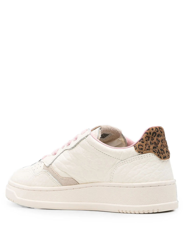 Autry Sneakers - White | 8d9faaf11e496085a23a3b385a76f5e26ab53fc3