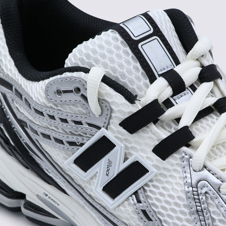 New Balance Sneakers - SILVER METALLIC-BLACK | 14a5d8fdb167160e4906282dbb57e96d884f4e0e