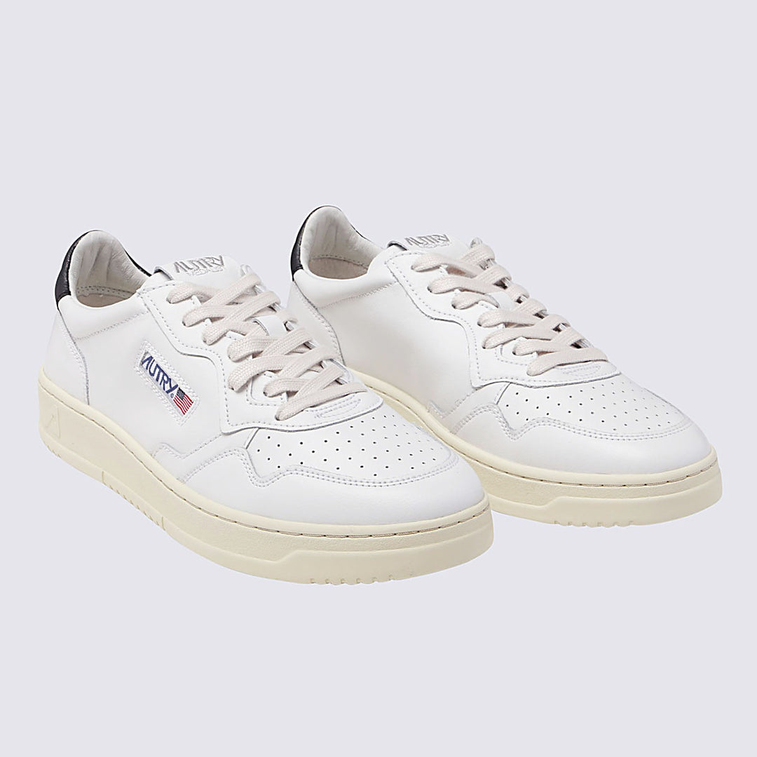 Autry Sneakers - White/black | d1f54c2060ad3a5ef64c4173fc273327ae1e15f8