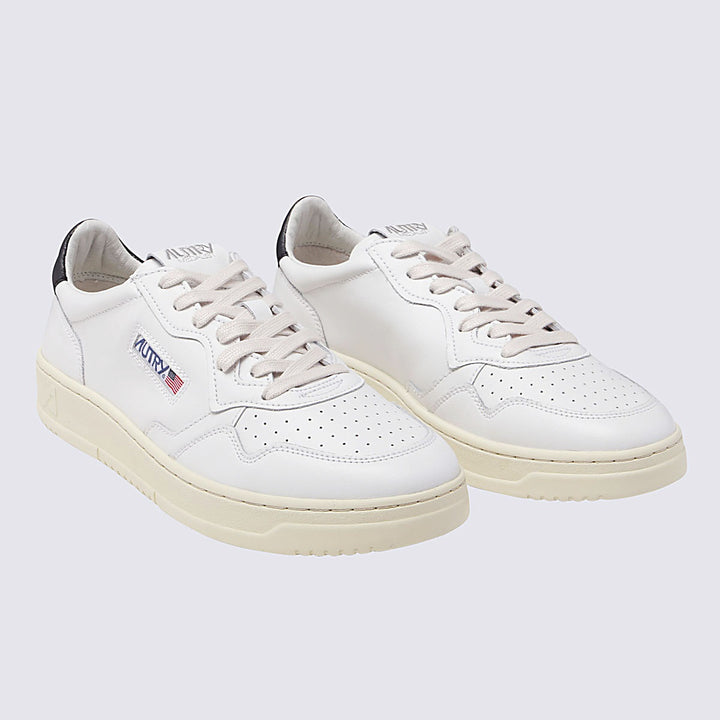 Autry Sneakers - White/black | d1f54c2060ad3a5ef64c4173fc273327ae1e15f8